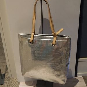 🌸Nice Silver tote by Jessica 🌺🍀🌸